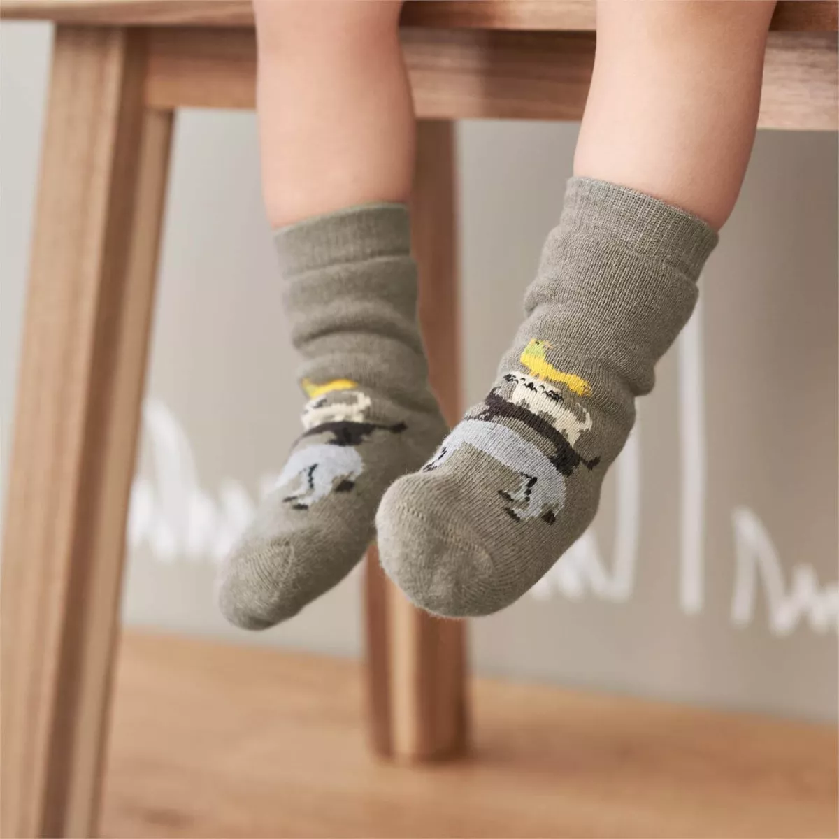 Lot de 2 paires de chaussettes jaune et taupe enfant avec des motifs d'animaux