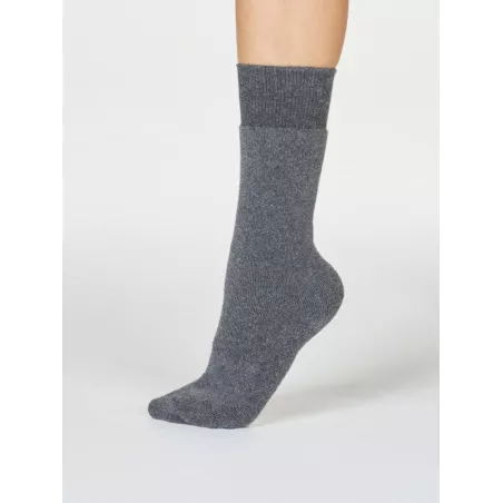 Chaussettes moelleuses rouges, bleues ou grises