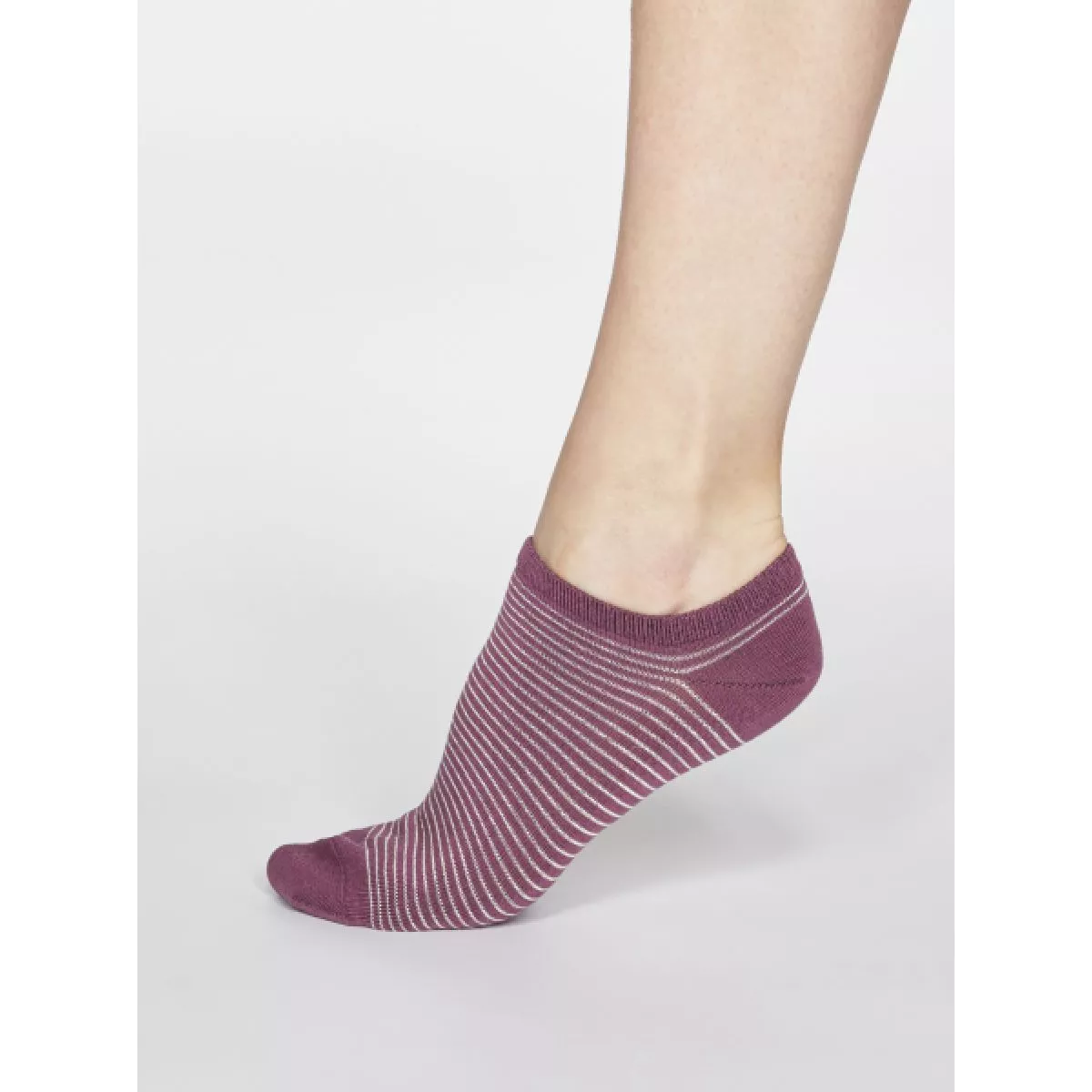 Socquettes femme colorées avec fines rayures blanches, en bambou et coton biologique Socquettes femme colorées avec fines rayures blanches, en bambou et coton biologique