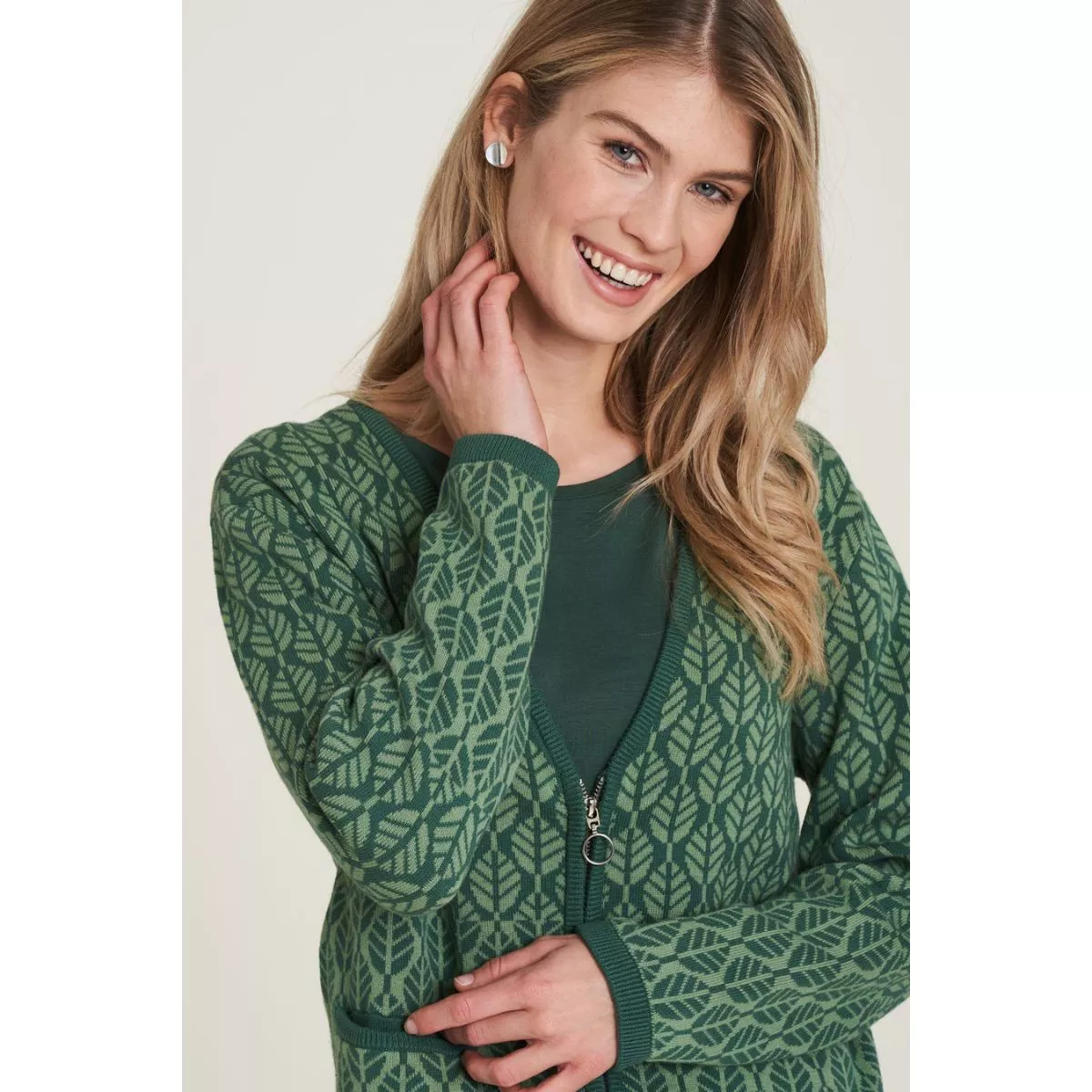 Cardigan femme en coton bio avec coupe ajustée