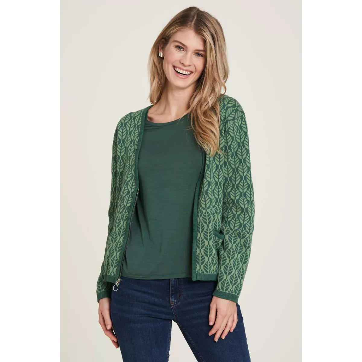 Cardigan femme en coton bio avec coupe ajustée