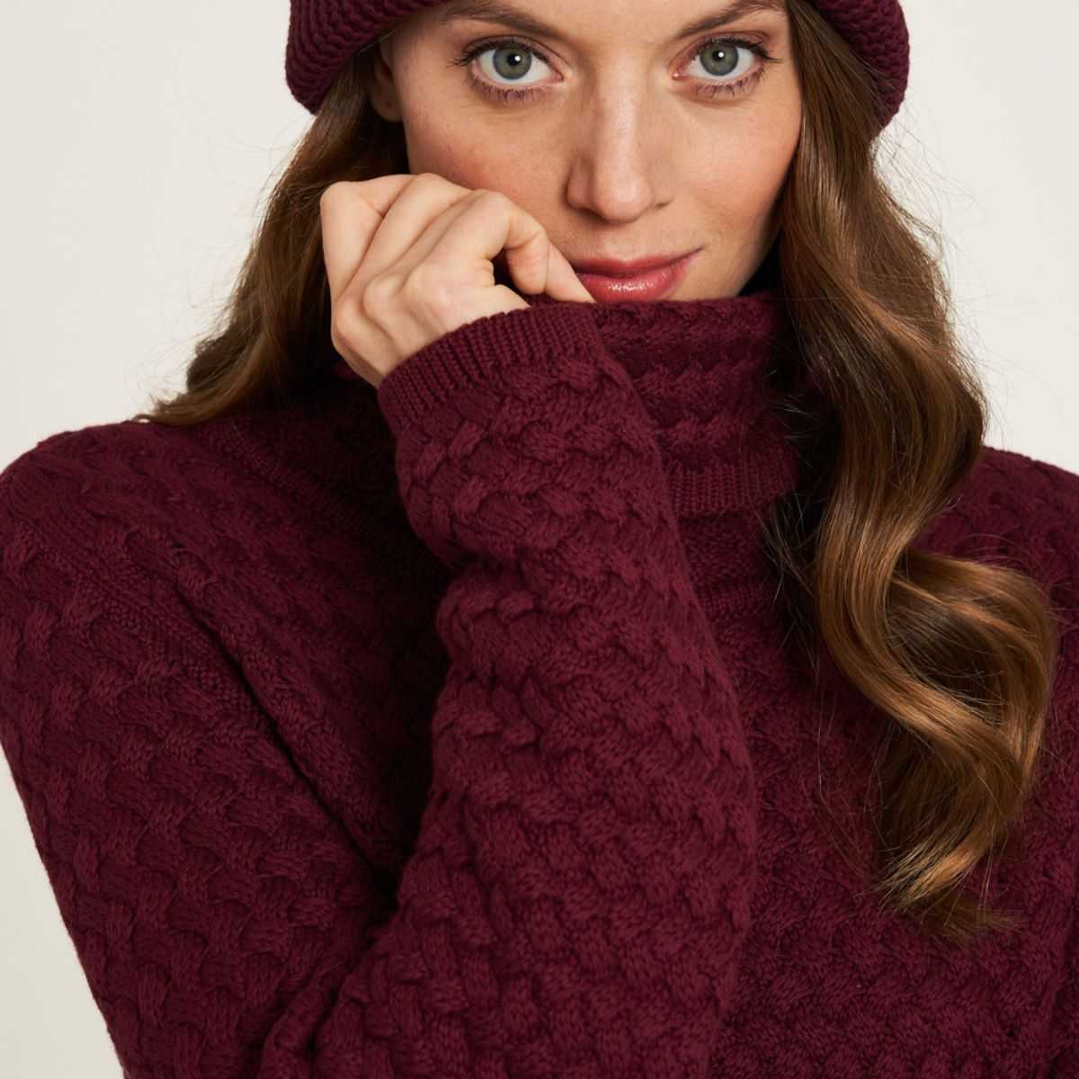 Pull tricoté avec un col montant en coton bio, GOTS