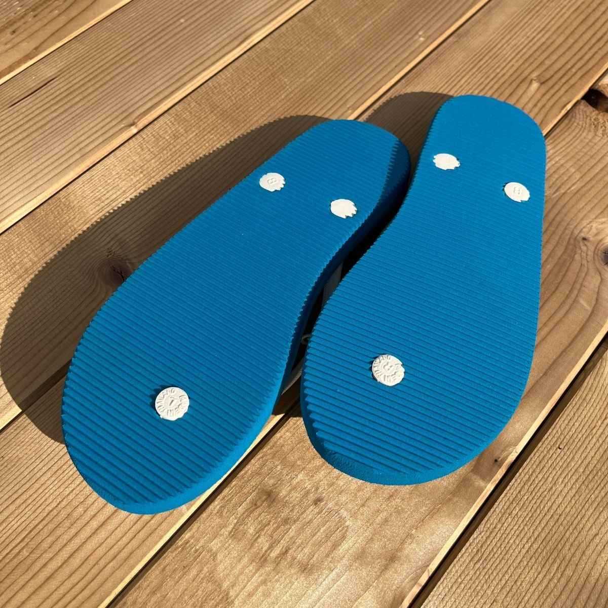 Tongs "PROCIDA" - Semelle bleu océan, pois blancs - Strap blanc