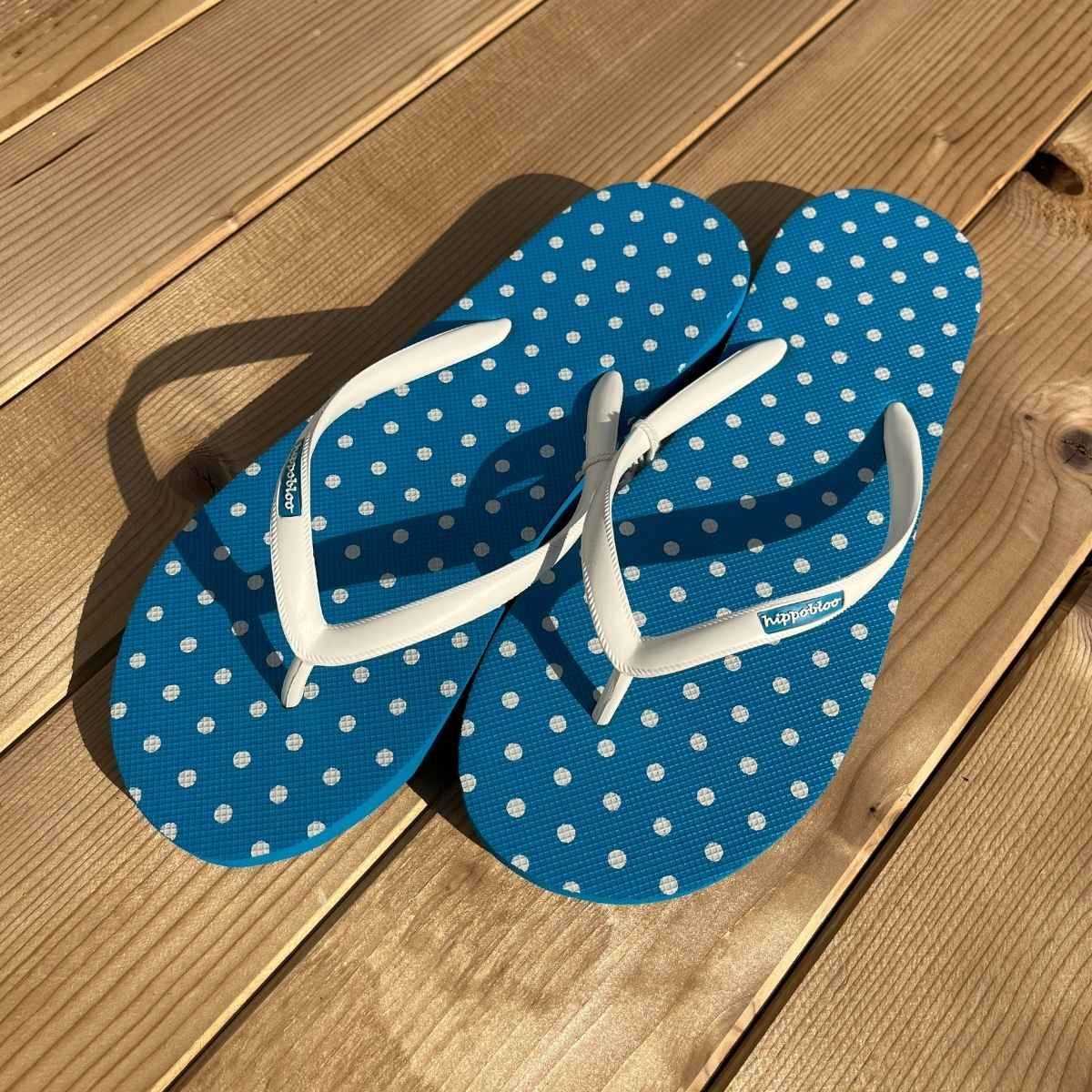 Tongs "PROCIDA" - Semelle bleu océan, pois blancs - Strap blanc