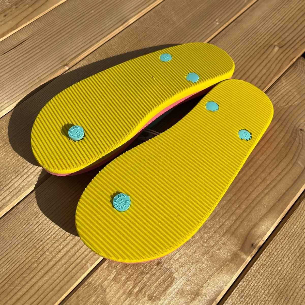 Tongs "POSITANO" - Semelle rose et jaune - Strap bleu