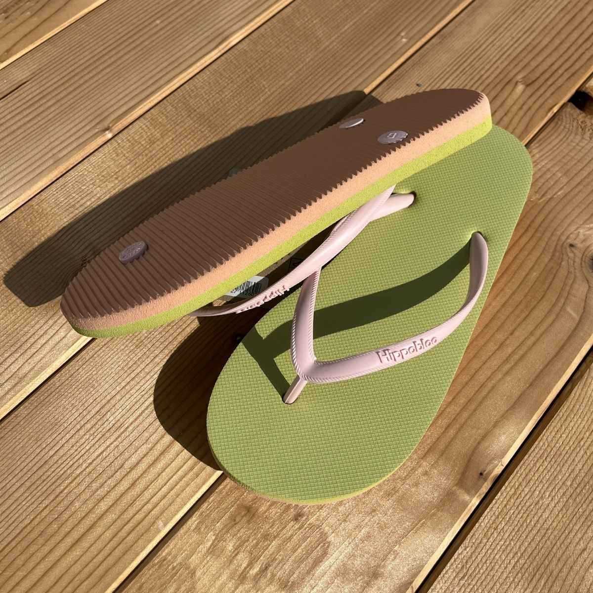 Tongs "ORIA" - Semelle verte et crème - Strap rose