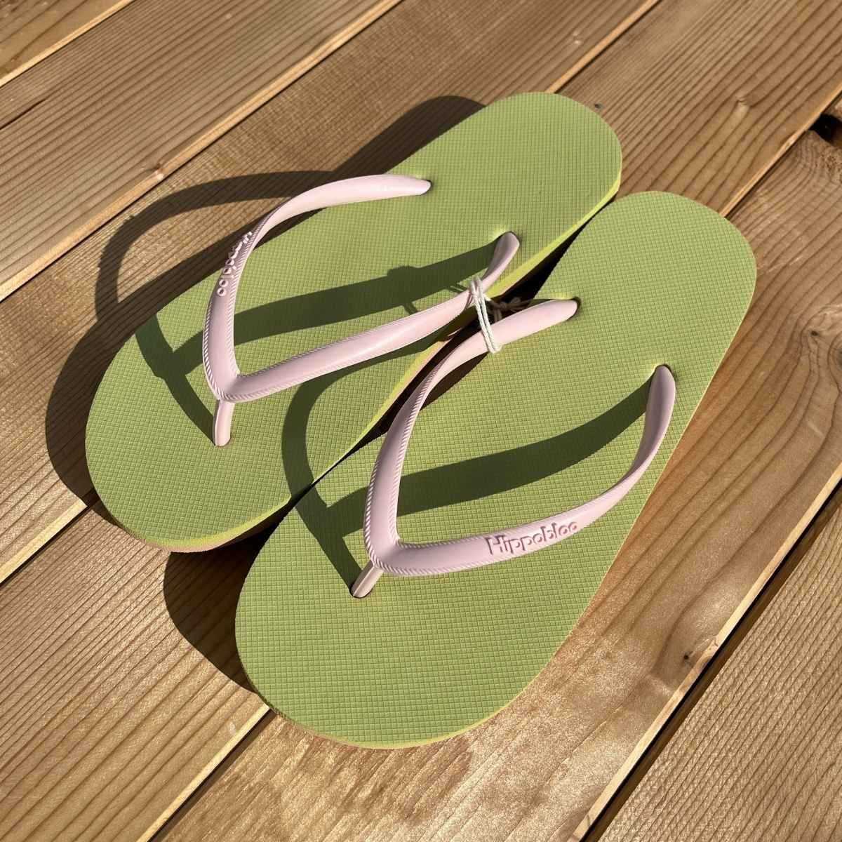 Tongs "ORIA" - Semelle verte et crème - Strap rose