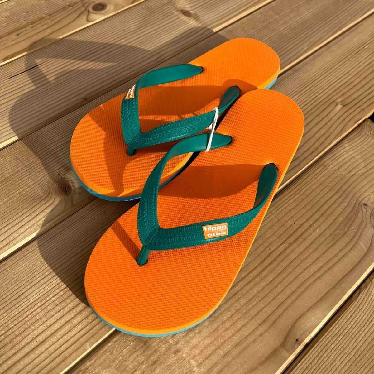 Tongs "TONGA" - Semelle orange et bleue - Strap vert