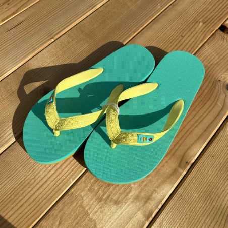 Tongs "KUMASI" - Semelle bleue clair et orange - Strap vert clair