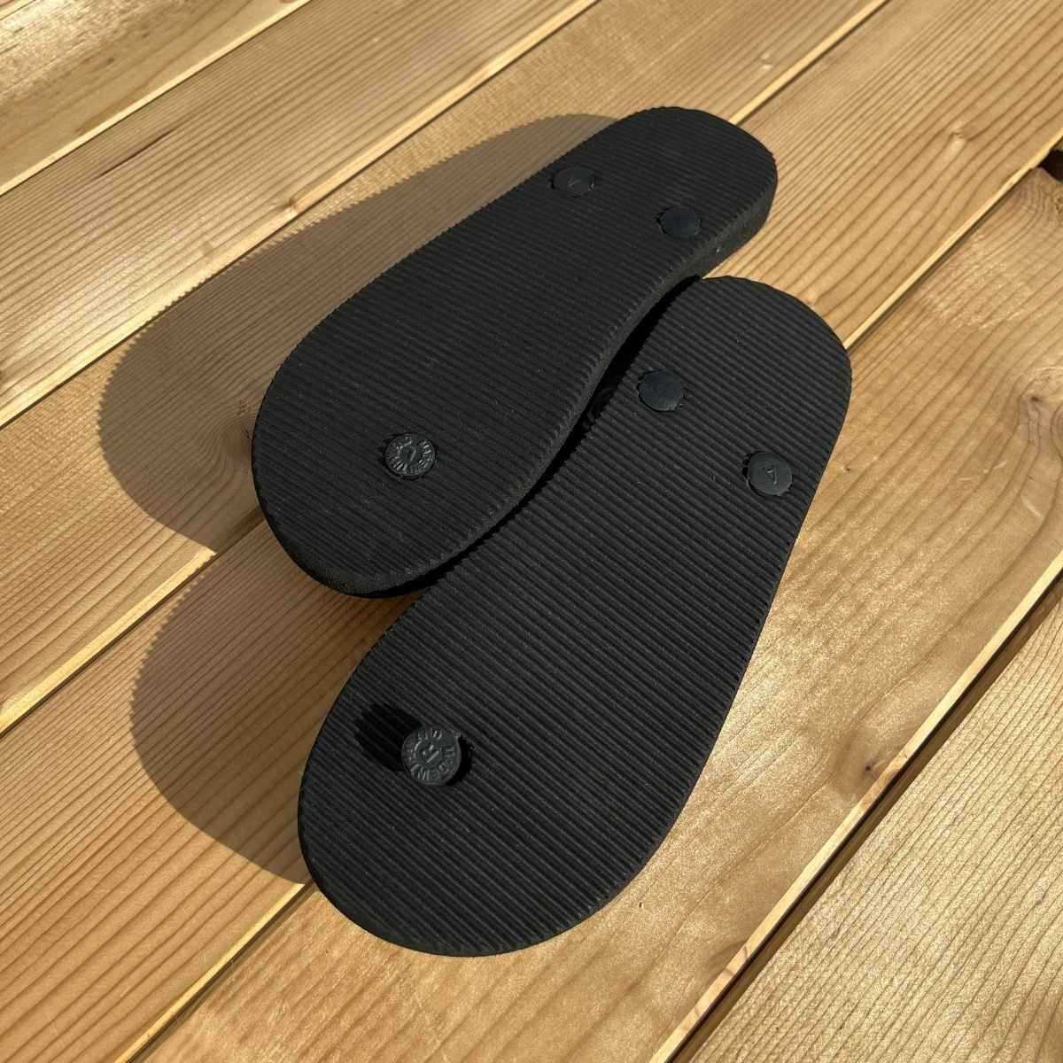 Tongs "FES" - Semelle noire - Strap noir