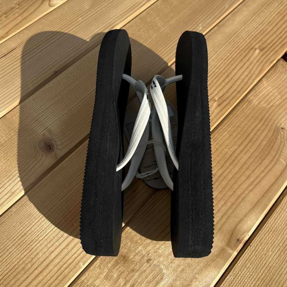 Tongs "HONOLULU" - Semelle compensée noire - Strap blanc