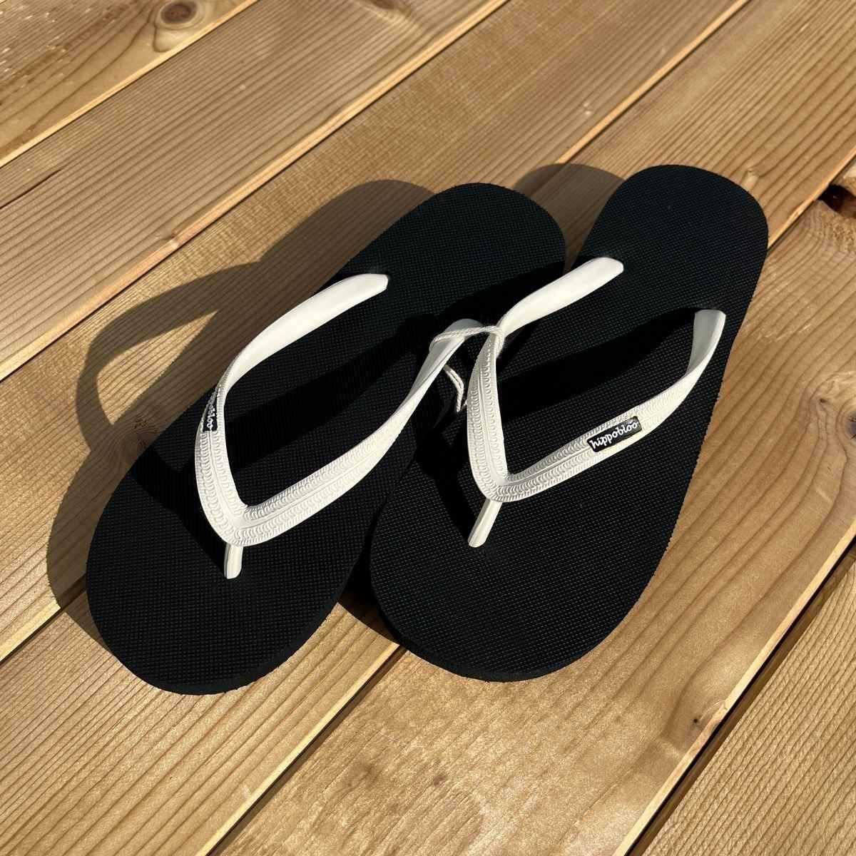 Tongs "HONOLULU" - Semelle compensée noire - Strap blanc