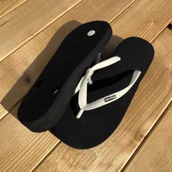 Tongs "HONOLULU" - Talons compensés - Semelle noire - Strap blanc