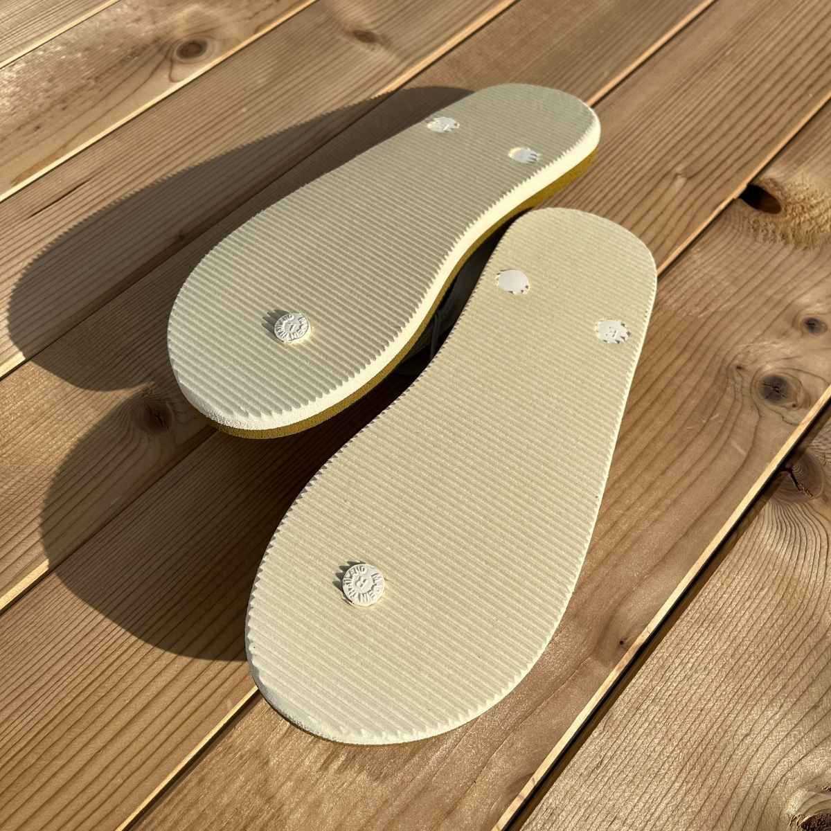 Tongs "LIMA" - Semelle vert kaki et blanc - Strap blanc