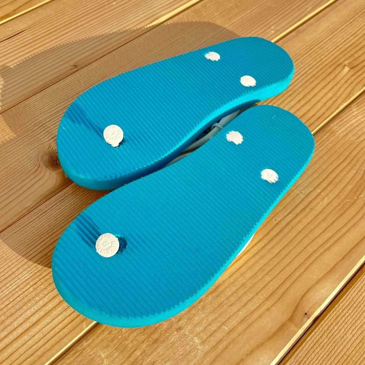 Tongs "MALDIVES" - Semelle bleue, pois blancs - Strap blanc