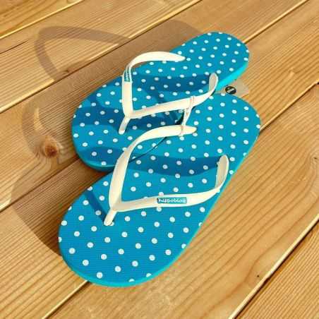 Tongs en caoutchouc d'hévéa, bleues