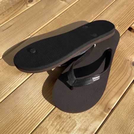 Tongs en caoutchouc d'hévéa, écologiques, marrons