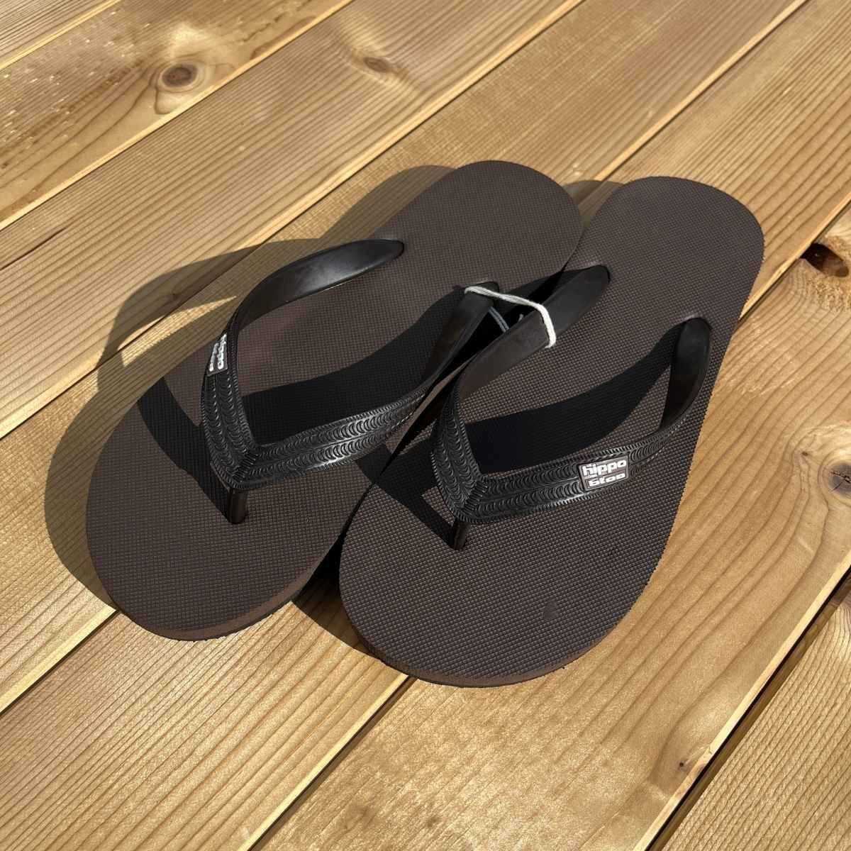 Tongs "MAURITUS" - Semelle marron et noire - Strap noir