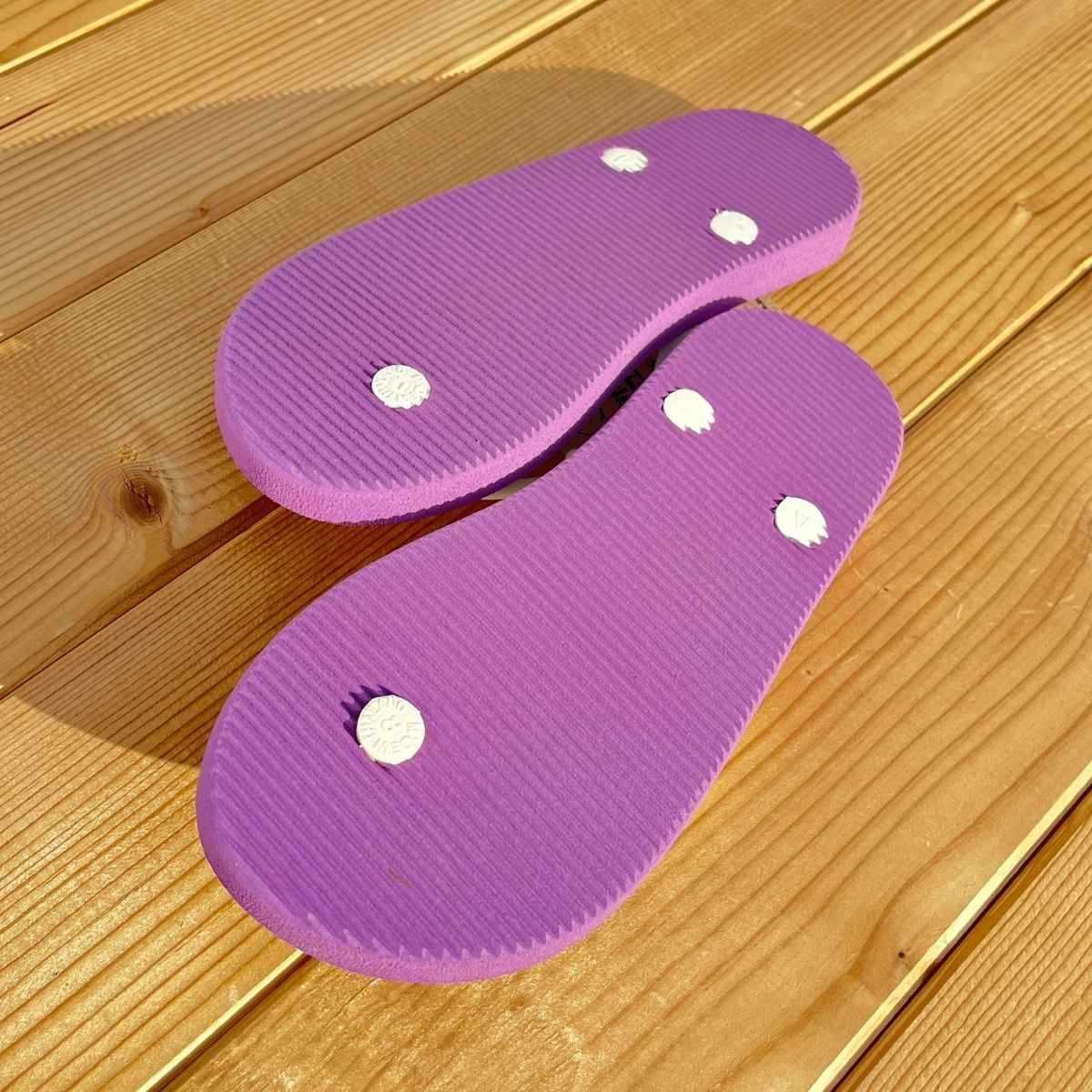 Tongs "SANTACRUZ" - Semelle violette, pois blancs - Strap blanc