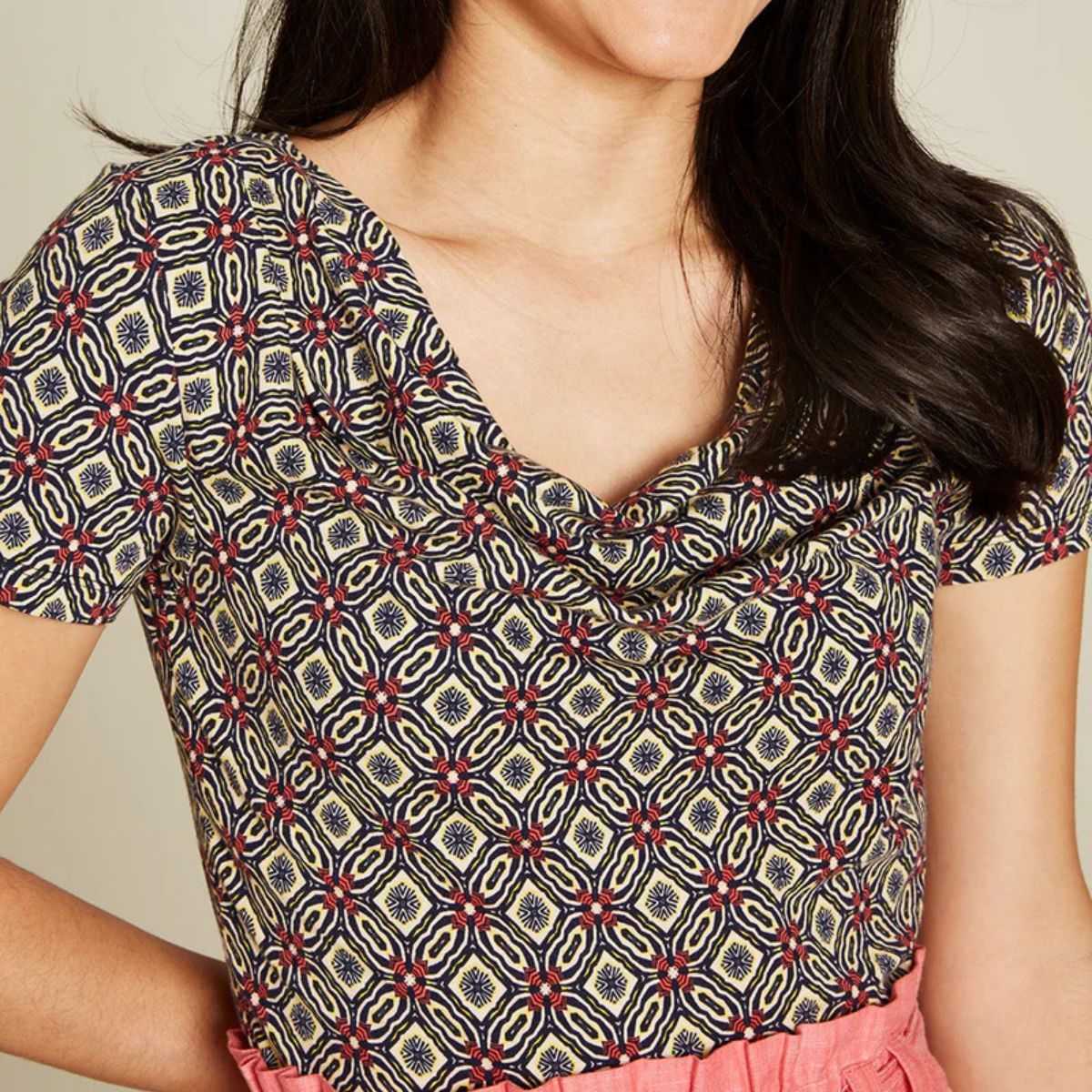 Haut à col drapé – Imprimé à motifs