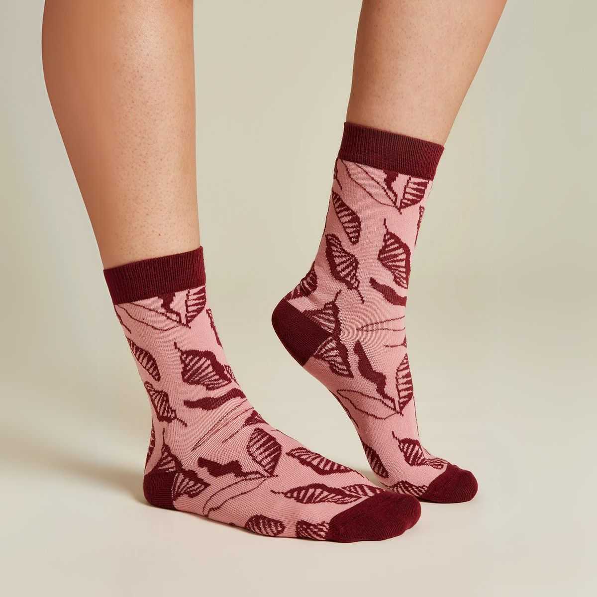 Chaussettes "COCOA" motif feuillage – Rose & bordeaux