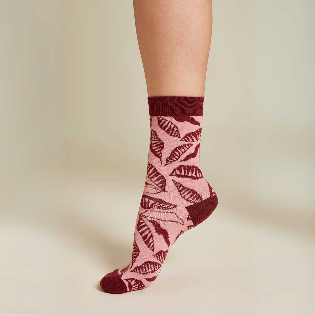 Chaussettes "COCOA" motif feuillage – Rose & bordeaux