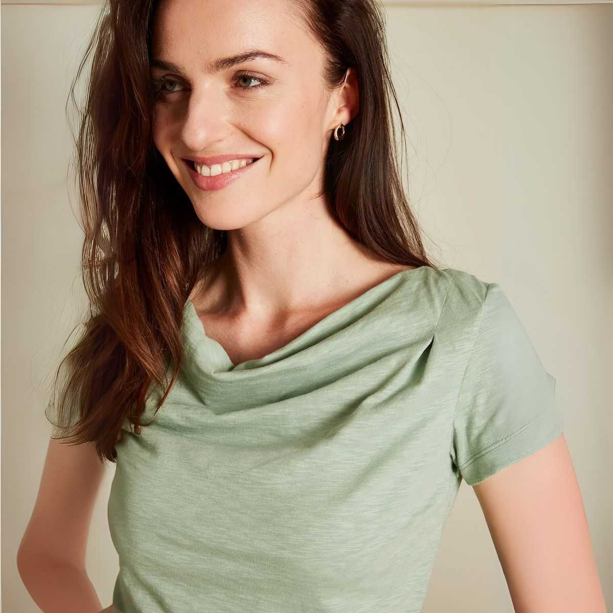 T-shirt col bénitier à manches courtes