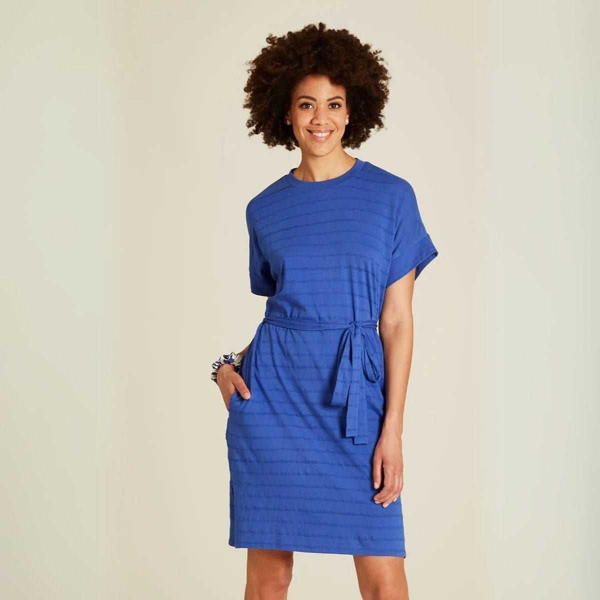 Robe ajourée avec ceinture - Bleu cobalt