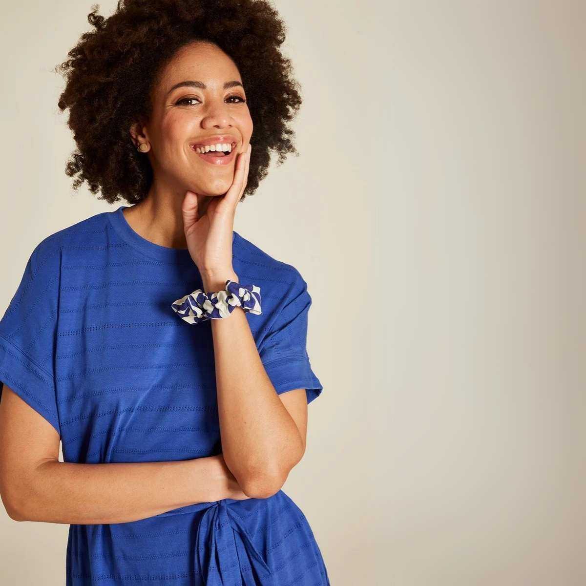 Robe ajourée avec ceinture - Bleu cobalt