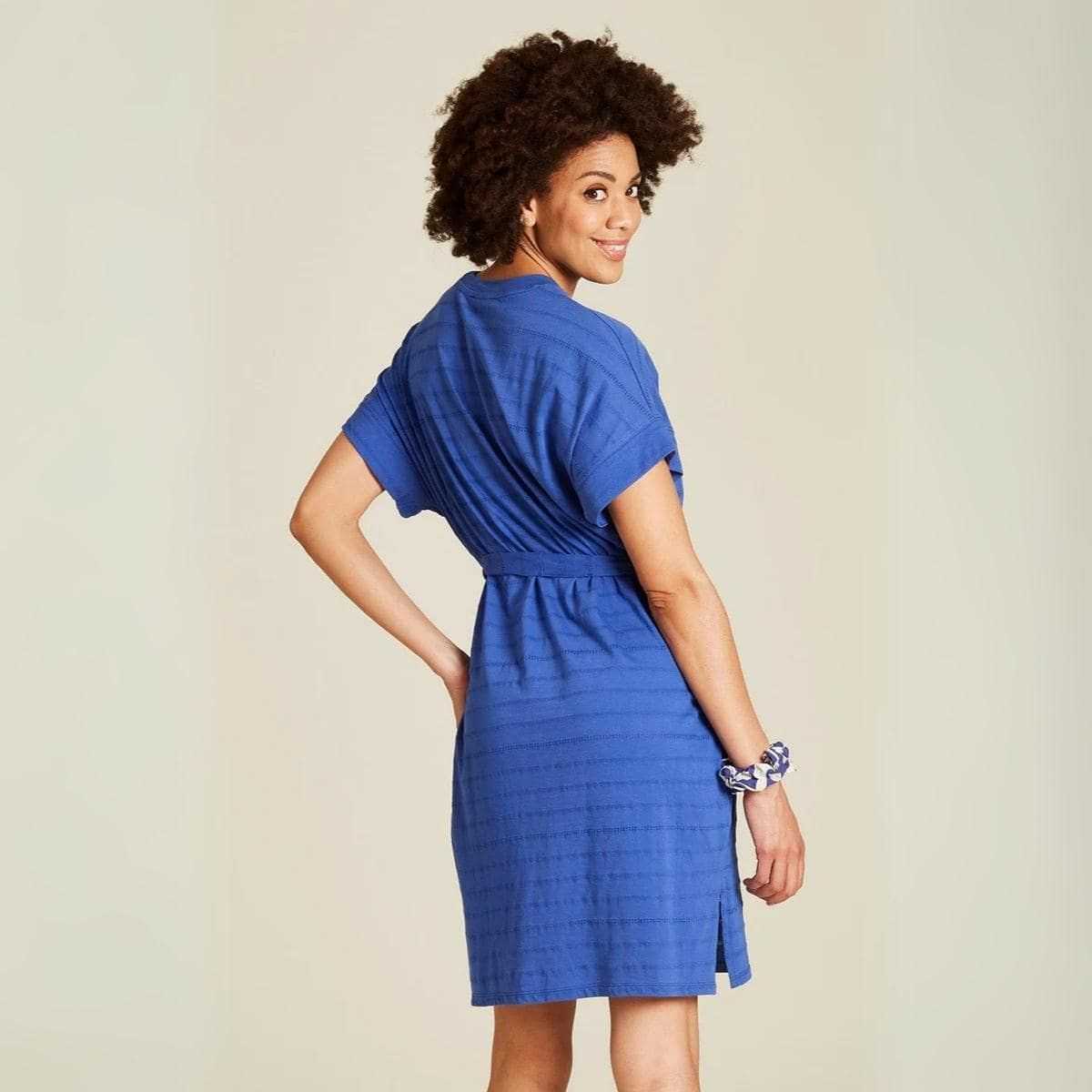 Robe ajourée avec ceinture - Bleu cobalt