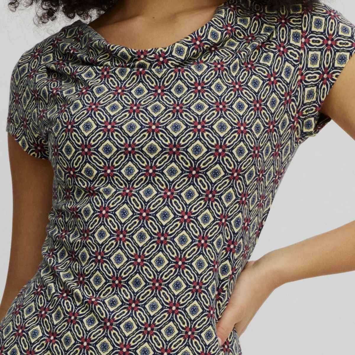 Robe courte imprimée à col bénitier