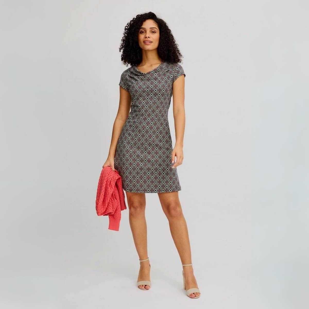 Robe courte imprimée à col bénitier