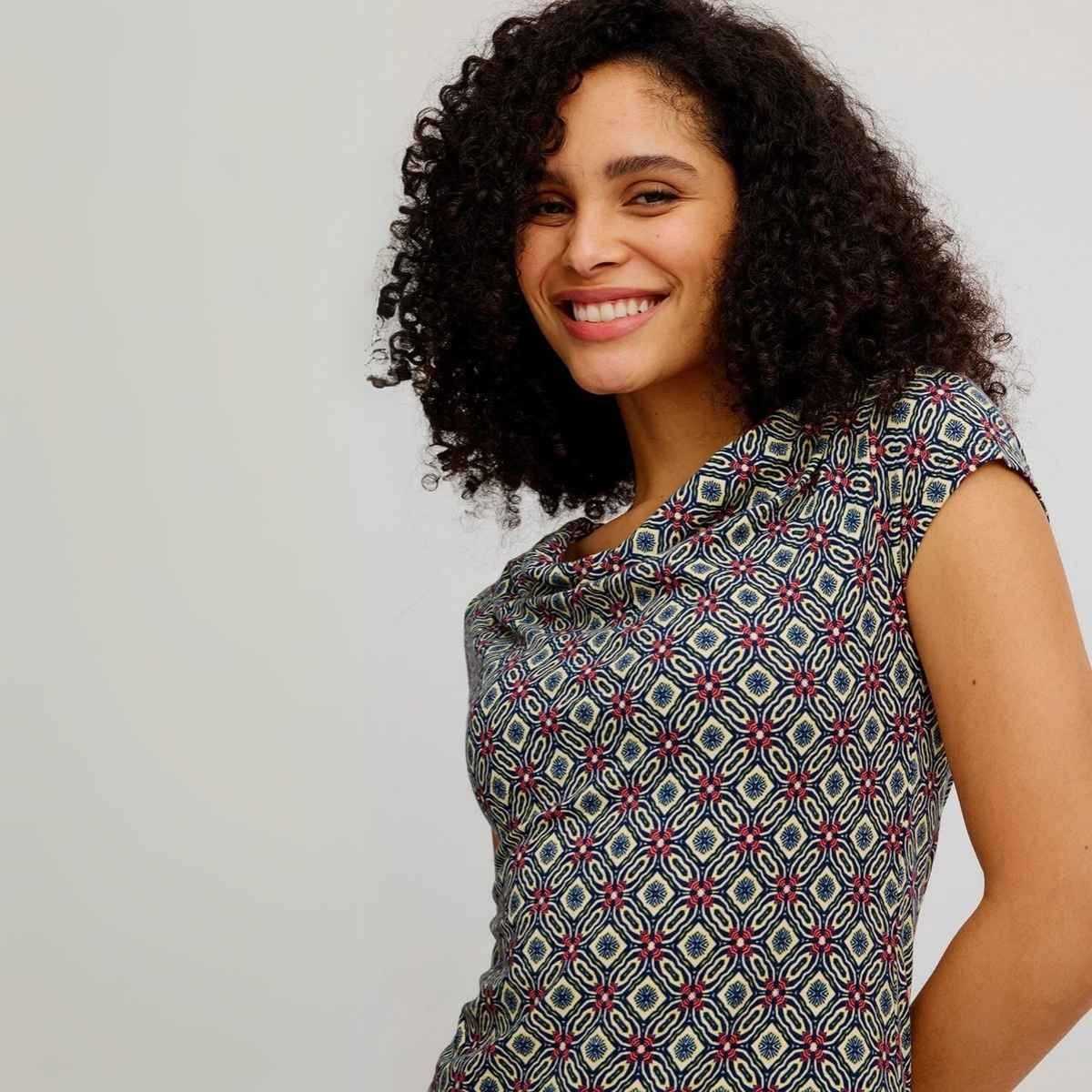 Robe courte imprimée à col bénitier