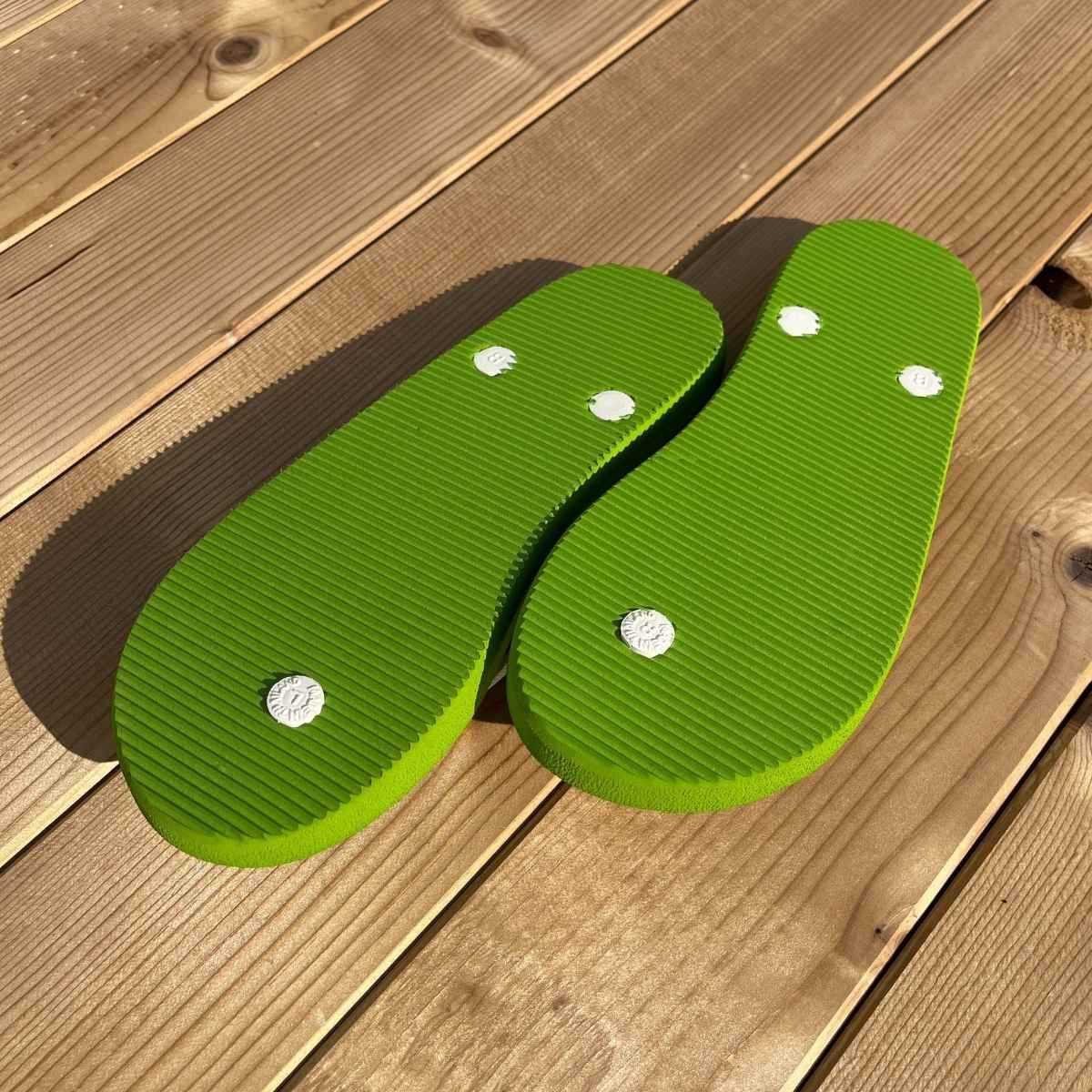 Tongs "MILOS" - Semelle verte, pois blancs - Strap blanc