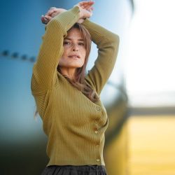 Gilet en tricot côtelé "UNARA" avec col polo – 100 % coton bio