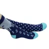 Chaussettes bleues dépareillées libellules et pois