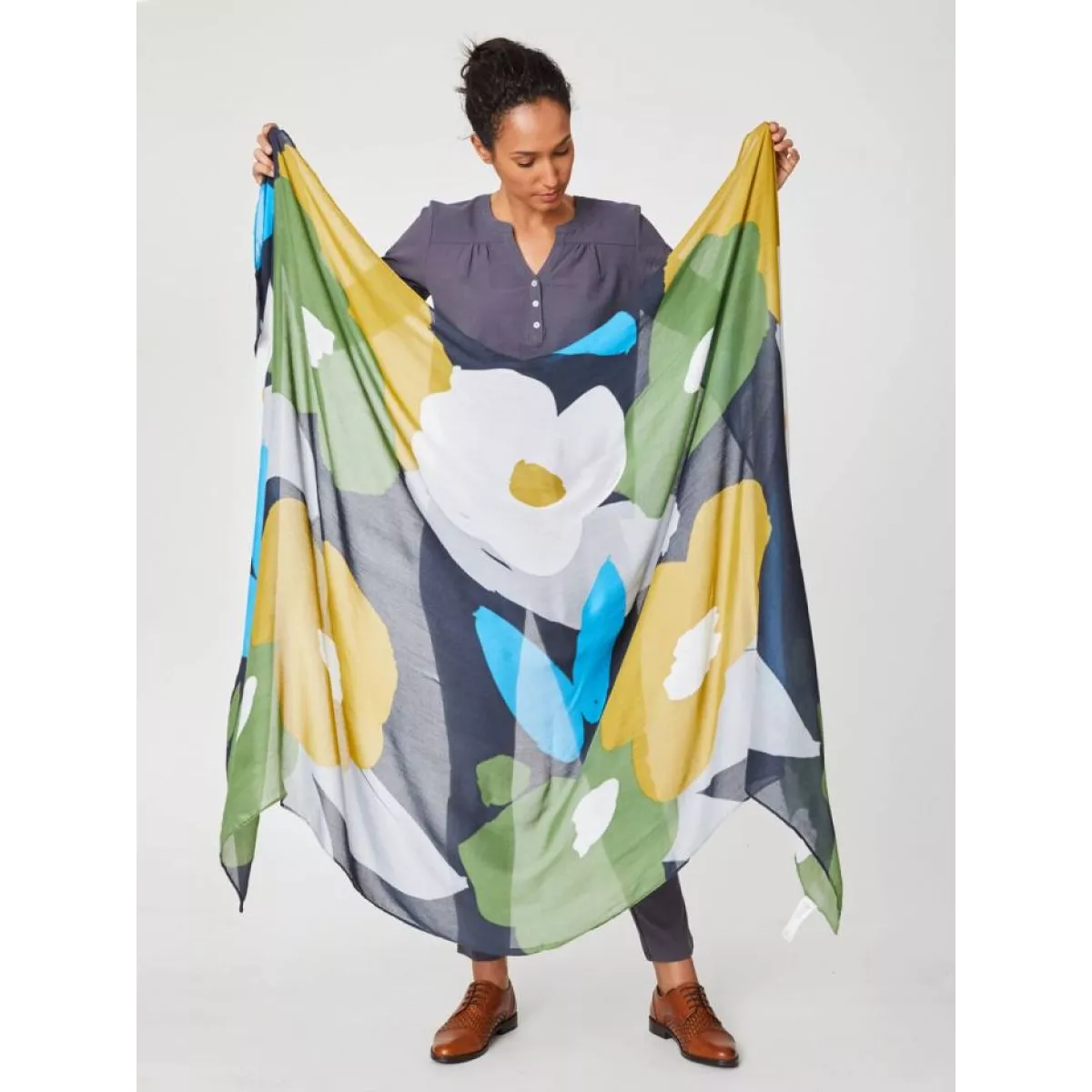 Grand foulard à fleurs en 100% viscose de bambou